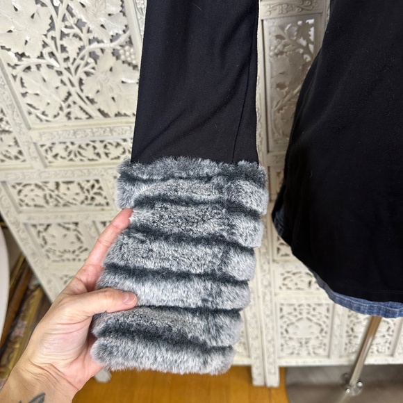 Soft Surroundings Black & Gray Faux Fur Cowl Neck Soft Tunic Sweater Sz Small - Picture 3 of 7